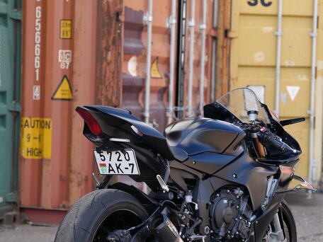 2025 Yamaha YZF-R1, чёрный, 2050000 рублей, вид 4