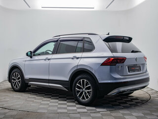 2019 Volkswagen Tiguan II, серебристый, 2124000 рублей, вид 3