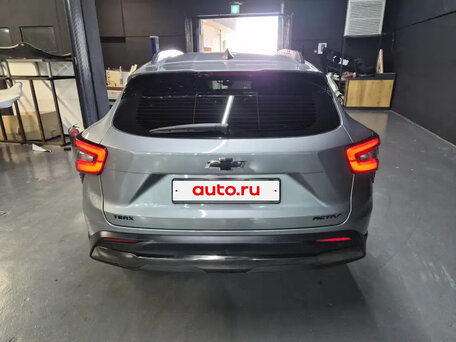 2025 Chevrolet Trax II, серебристый, 1700000 рублей, вид 4