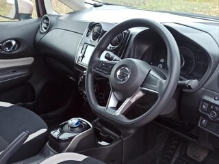 2016 Nissan Note e-Power II Рестайлинг, красный, 930000 рублей, вид 4