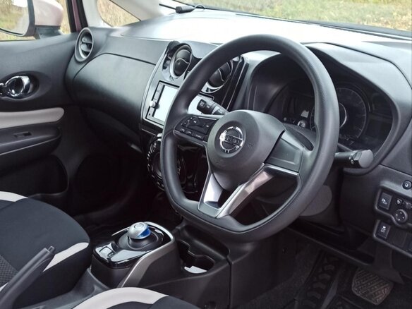 2016 Nissan Note e-Power II Рестайлинг, красный, 920000 рублей - вид 2
