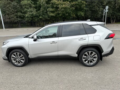 2020 Toyota RAV4 V (XA50), серебристый, 2999999 рублей, вид 5