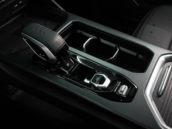 2024 Geely Okavango I Рестайлинг, серый, 3079000 рублей - вид 19