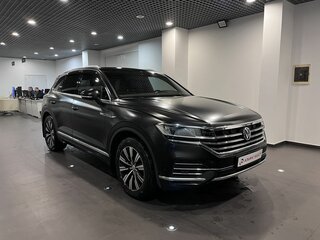 2019 Volkswagen Touareg III, чёрный, 4940000 рублей, вид 1