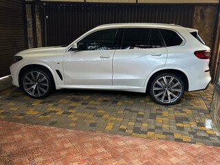 2019 BMW X5 30d IV (G05/G18), белый, 7000000 рублей, вид 4