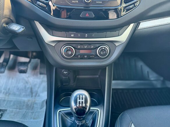 2018 Lada (ВАЗ) Vesta SW Cross I, белый, 1230000 рублей - вид 15