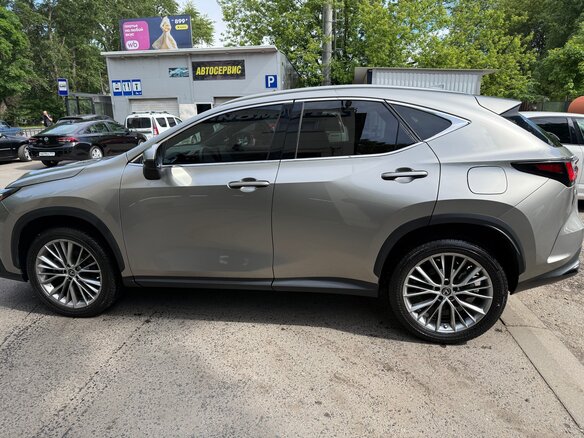 2022 Lexus NX 350 II, серебристый, 5650000 рублей - вид 4