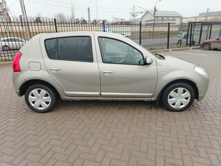 2012 Renault Sandero I, бежевый, 530000 рублей, вид 4