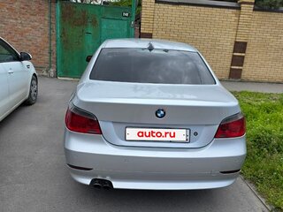 2005 BMW 5 серии 530xi V (E60/E61), серебристый, 850000 рублей, вид 4