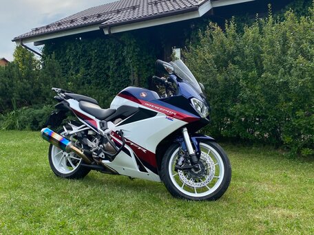 2019 Honda VFR 800, белый, 920000 рублей, вид 2