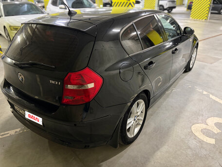 2011 BMW 1 серии 118i I (E81/E82/E87/E88) Рестайлинг, чёрный, вид 4