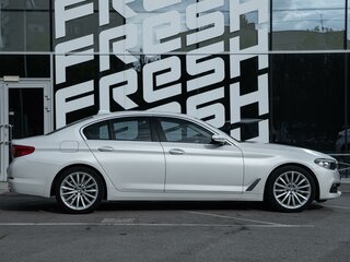 2017 BMW 5 серии 520d VII (G30/G31/G38), белый, 2750000 рублей, вид 5