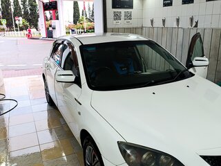 2004 Mazda Axela I, белый, 450000 рублей, вид 1