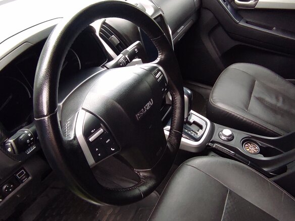 2017 Isuzu D-Max II, чёрный, 2800000 рублей - вид 19