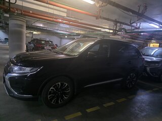 2022 Mitsubishi Outlander III Рестайлинг 3, чёрный, 2900000 рублей, вид 1