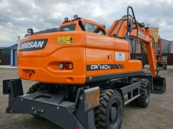 2026 Doosan DX140W, оранжевый, 18754200 рублей - вид 3