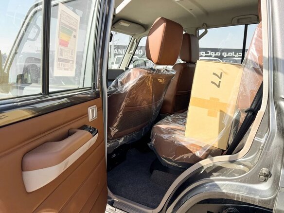 2026 Toyota Land Cruiser 76 70 Series Рестайлинг 2, чёрный - вид 12