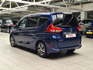 2017 Honda Freed II, синий, 1750000 рублей, вид 5