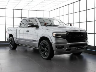 2022 Ram 1500 Crew Cab V, серый, 8379000 рублей, вид 3