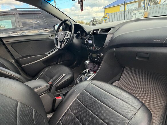 2011 Hyundai Solaris I, чёрный, 750000 рублей - вид 4