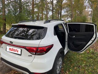 2020 Kia Rio X-Line IV, белый, 1700000 рублей, вид 4