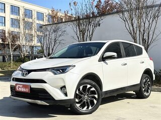2018 Toyota RAV4 IV (XA40) Рестайлинг, белый, 1970000 рублей, вид 3