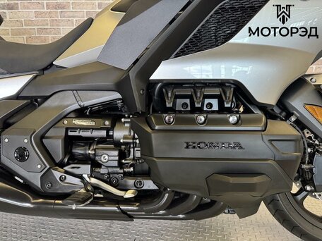 2025 Honda GL 1800 Gold Wing, серебристый, 3275000 рублей, вид 4