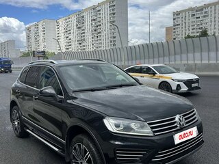 2017 Volkswagen Touareg II Рестайлинг, чёрный, 2550000 рублей, вид 2
