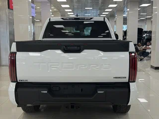 2026 Toyota Tundra CrewMax III, белый, 11000000 рублей, вид 4