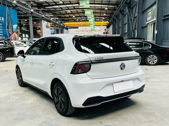2025 MG 4 EV 42.8 kWh II, белый, 1480000 рублей - вид 4