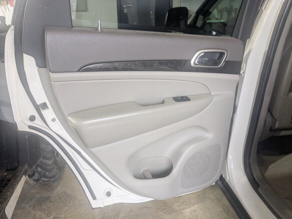 2010 Jeep Grand Cherokee IV (WK2), белый, 1520000 рублей - вид 11