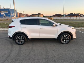 2020 Kia Sportage IV Рестайлинг, белый, 2300000 рублей, вид 2