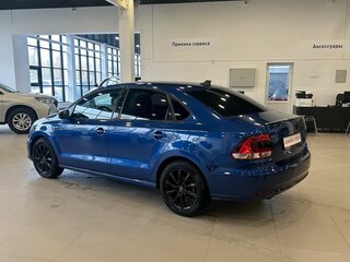 2018 Volkswagen Polo V Рестайлинг, синий, 1009000 рублей, вид 4