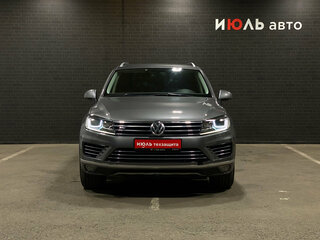 2016 Volkswagen Touareg II Рестайлинг, серый, 2650000 рублей, вид 2