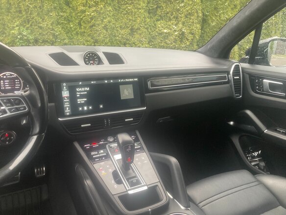 2019 Porsche Cayenne Turbo III, чёрный, 9100000 рублей - вид 3