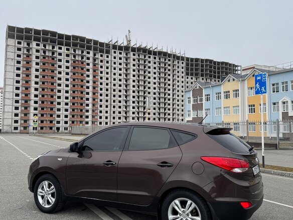2011 Hyundai ix35 I, коричневый, 1080000 рублей - вид 3