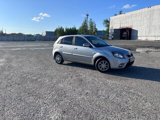 2009 Kia Rio II Рестайлинг, серебристый, 560000 рублей, вид 3