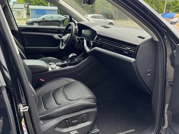 2020 Volkswagen Touareg III, чёрный, 6100000 рублей - вид 4