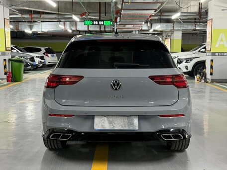 2021 Volkswagen Golf VIII, серый, 1590000 рублей, вид 4