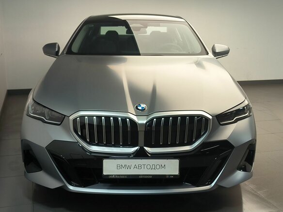 2025 BMW 5 серии Long 530Li xDrive VIII (G60/G61/G68), серый, 10770000 рублей - вид 2
