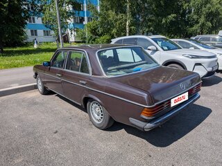 1980 Mercedes-Benz W123 200 4-speed, коричневый, 600000 рублей, вид 4