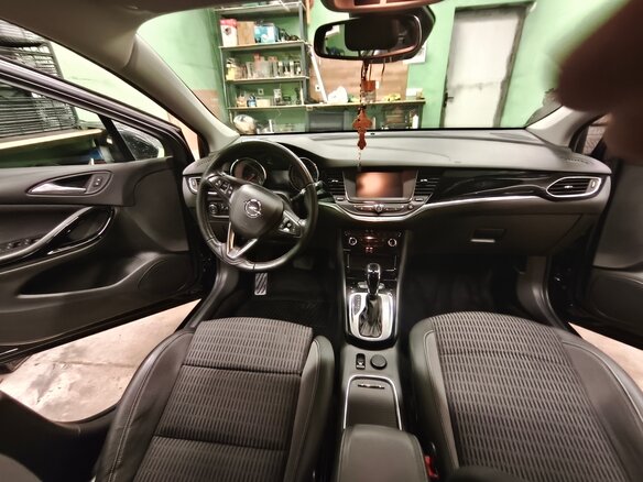 2020 Opel Astra K Рестайлинг, чёрный, 1450000 рублей - вид 17