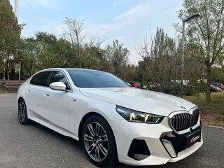 2025 BMW 5 серии Long 530Li xDrive VIII (G60/G61/G68), белый, 5949111 рублей, вид 3
