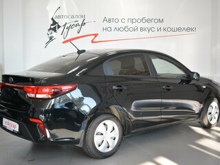 2017 Kia Rio IV, чёрный, 926000 рублей, вид 3
