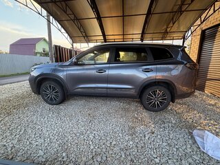 2023 Chery Tiggo 8 Pro e+, серый, 2299000 рублей, вид 4