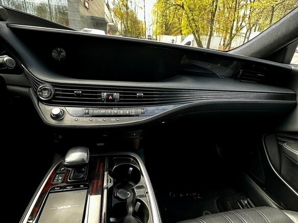 2018 Lexus LS 500 V, чёрный, 3620000 рублей - вид 6