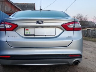 2015 Ford Fusion (North America) II, серебристый, 1600000 рублей, вид 3