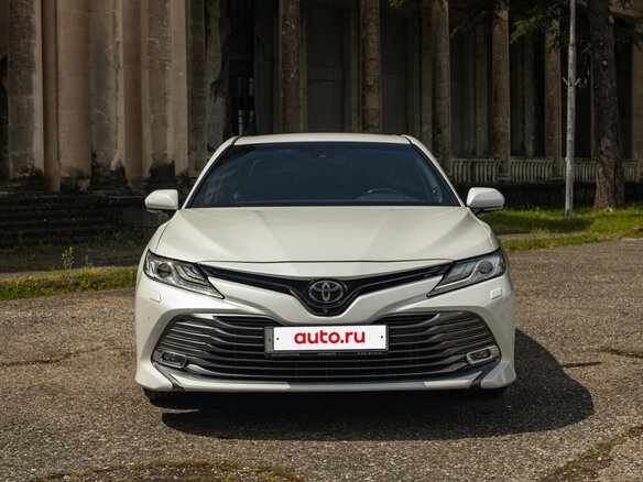 2019 Toyota Camry VIII (XV70), белый, 3500000 рублей - вид 3