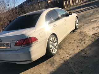 2005 BMW 7 серии 740i IV (E65/E66) Рестайлинг, белый, 1380000 рублей, вид 4