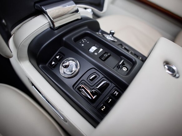 2008 Rolls-Royce Phantom VII, чёрный, 27550000 рублей - вид 35